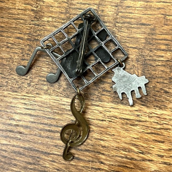 Vintage Music Note Brooch Piano Guitar Multi Tone Metal - Picture 6 of 7